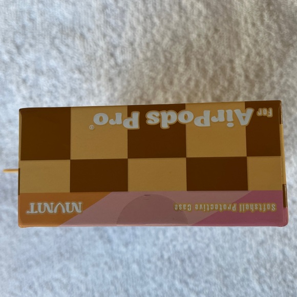 MVMT AirPod pro soft shell protective casa. Gingham plaid. NWT - Picture 5 of 9